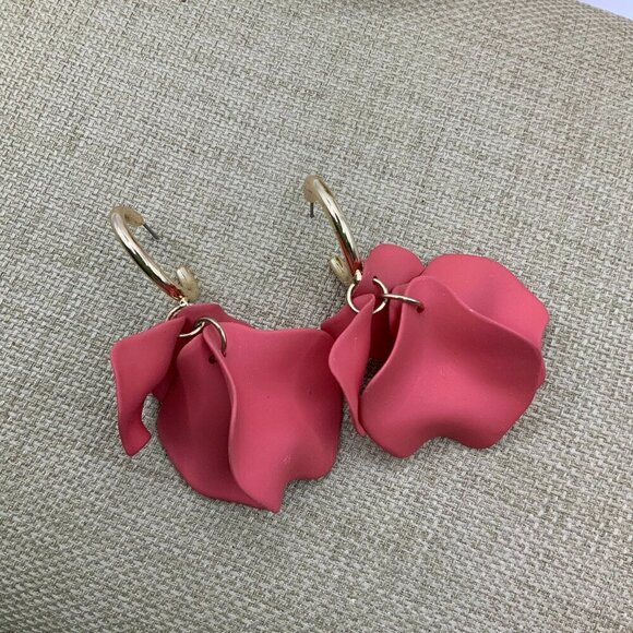 Flower Pink Petal Gold Tone Hoop Dangling Earrings - Picture 1 of 4